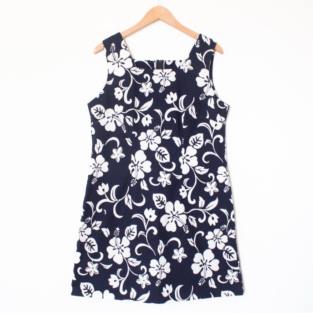 Shannon Marie | Vintage 90’s Navy Blue & White Hibiscus Flower Hawaiian Dress